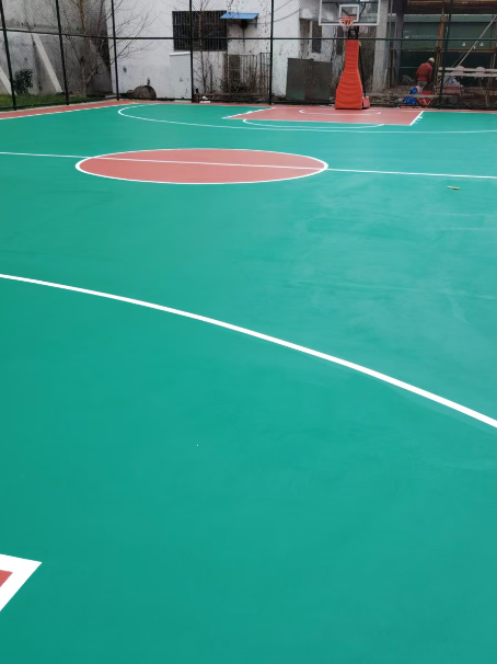 九江 球场长期使用易出现地面开裂
